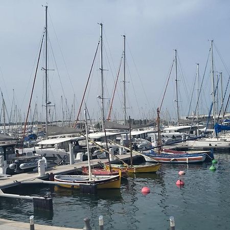 Adorable Petit Appartement Avec Magnifique Vue Sur Le Port De Canet Exteriör bild