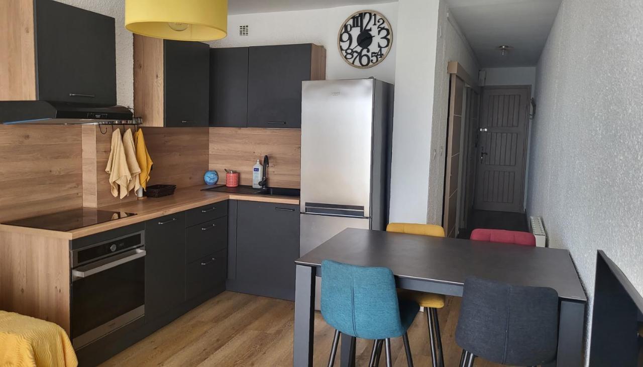 Adorable Petit Appartement Avec Magnifique Vue Sur Le Port De Canet Exteriör bild