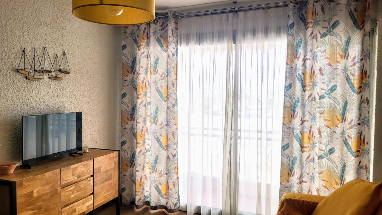 Adorable Petit Appartement Avec Magnifique Vue Sur Le Port De Canet Exteriör bild