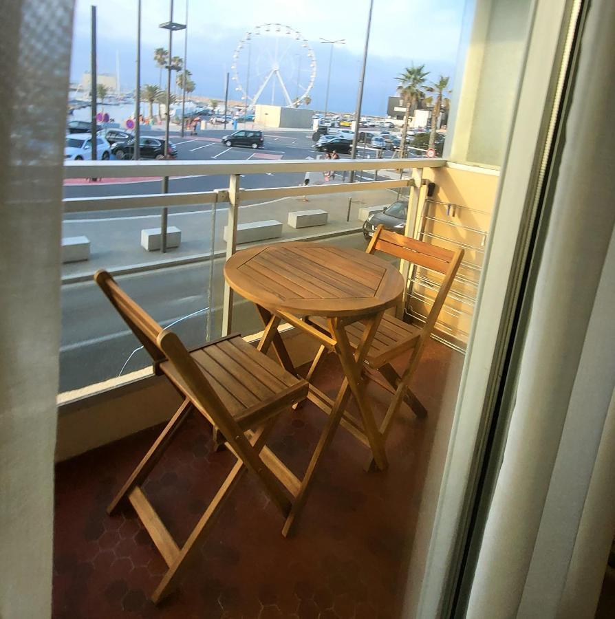 Adorable Petit Appartement Avec Magnifique Vue Sur Le Port De Canet Exteriör bild